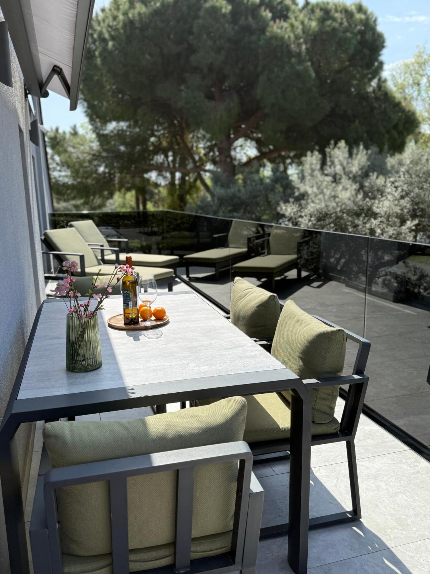 Apartmani Beril Lux โรวีน ภายนอก รูปภาพ