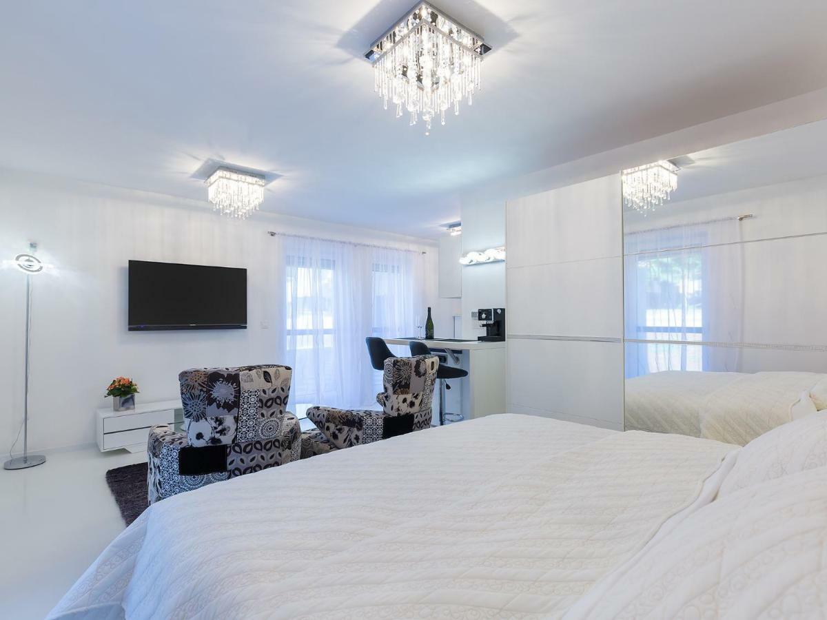 Apartmani Beril Lux โรวีน ภายนอก รูปภาพ