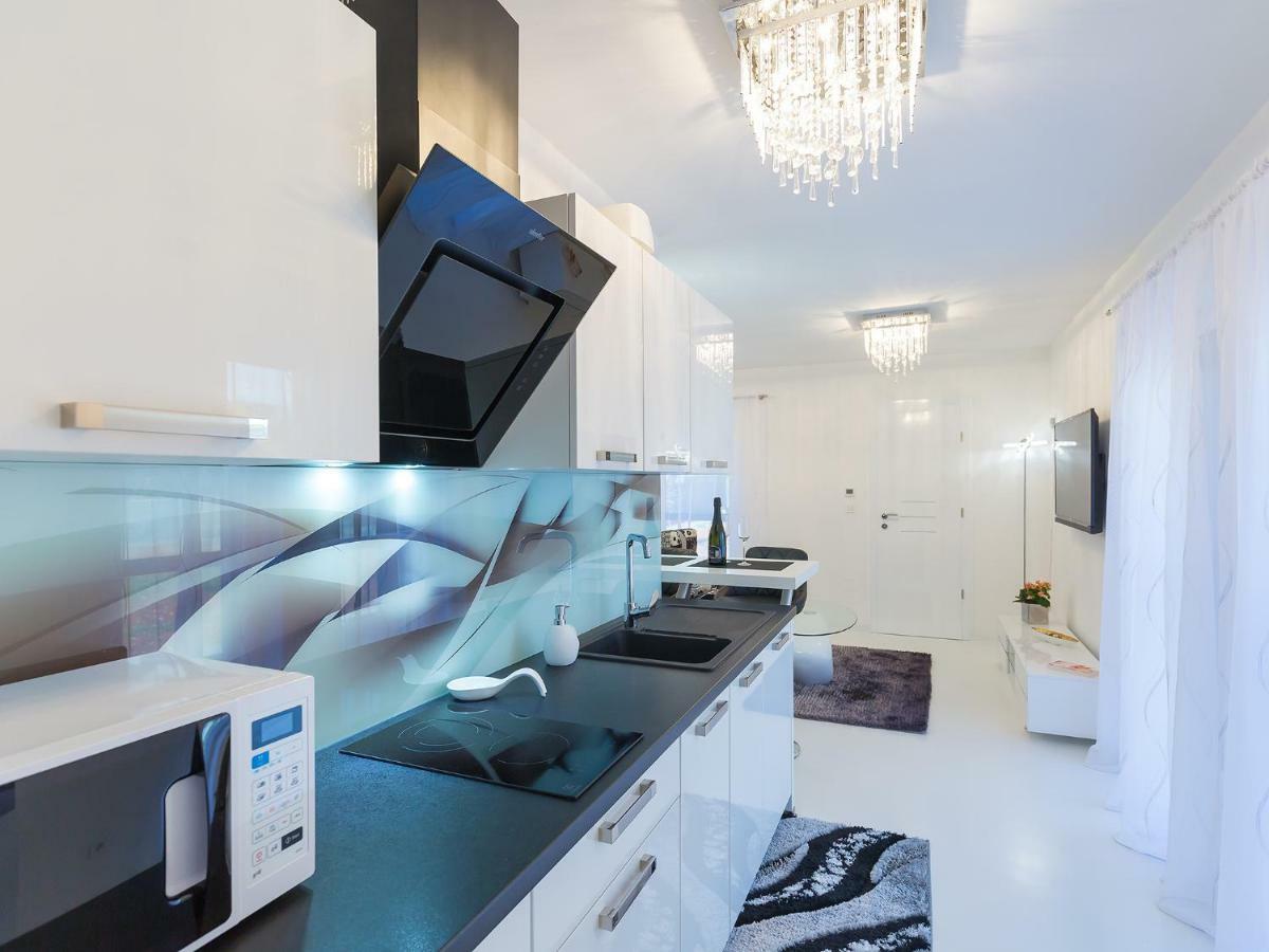 Apartmani Beril Lux โรวีน ภายนอก รูปภาพ