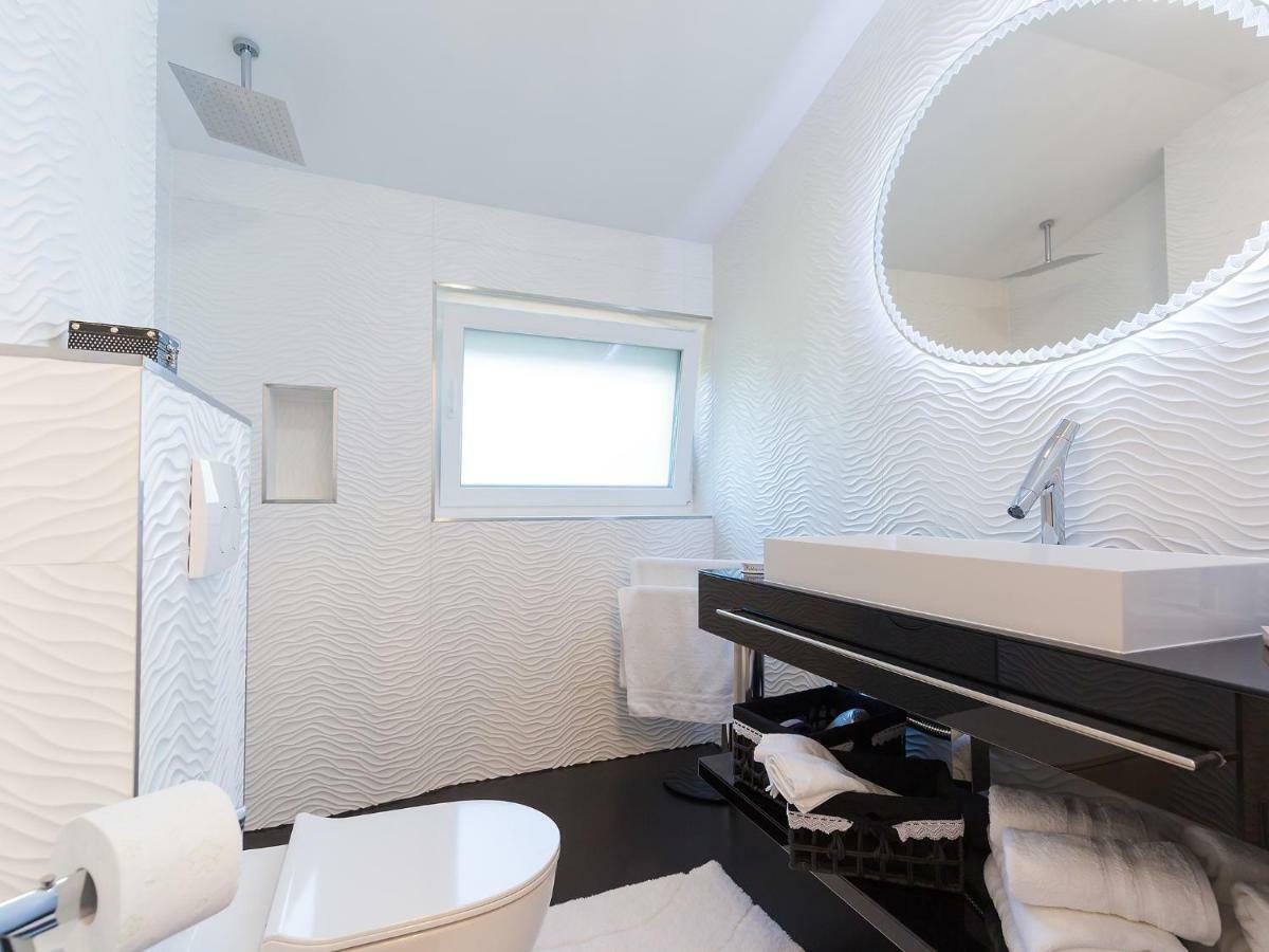 Apartmani Beril Lux โรวีน ภายนอก รูปภาพ