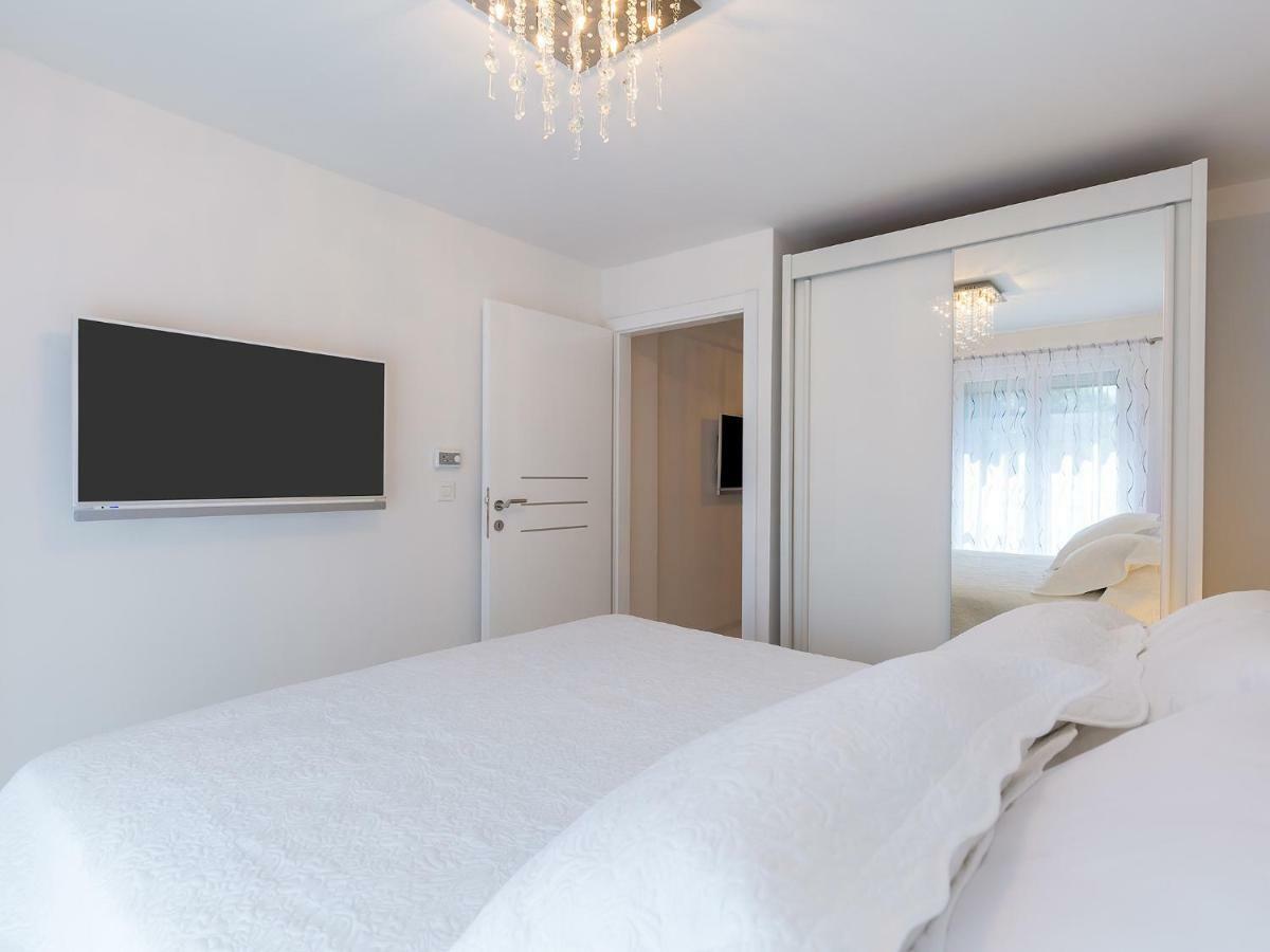Apartmani Beril Lux โรวีน ภายนอก รูปภาพ