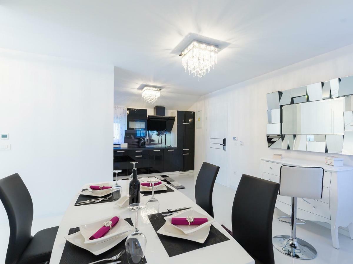 Apartmani Beril Lux โรวีน ภายนอก รูปภาพ