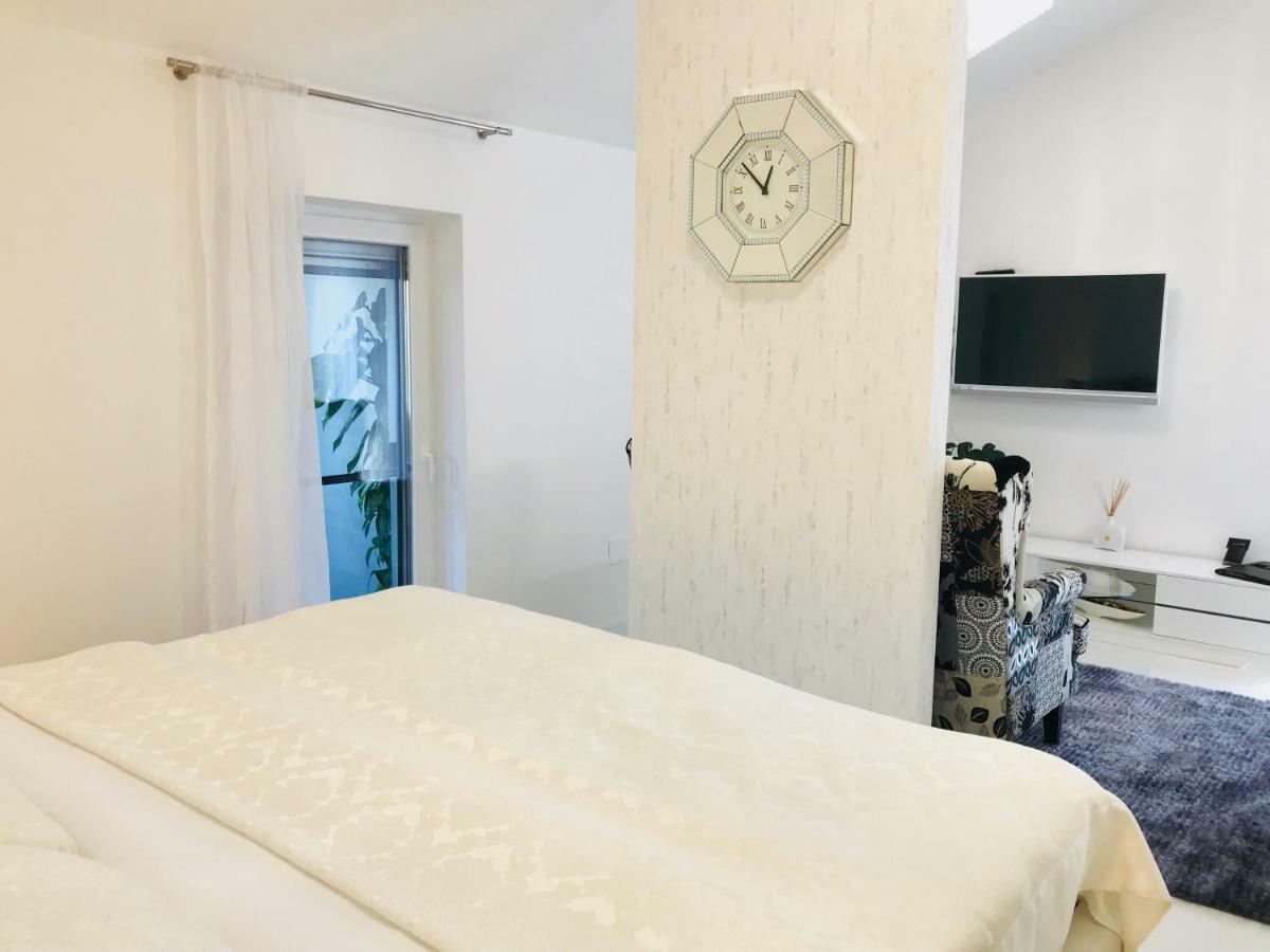 Apartmani Beril Lux โรวีน ภายนอก รูปภาพ