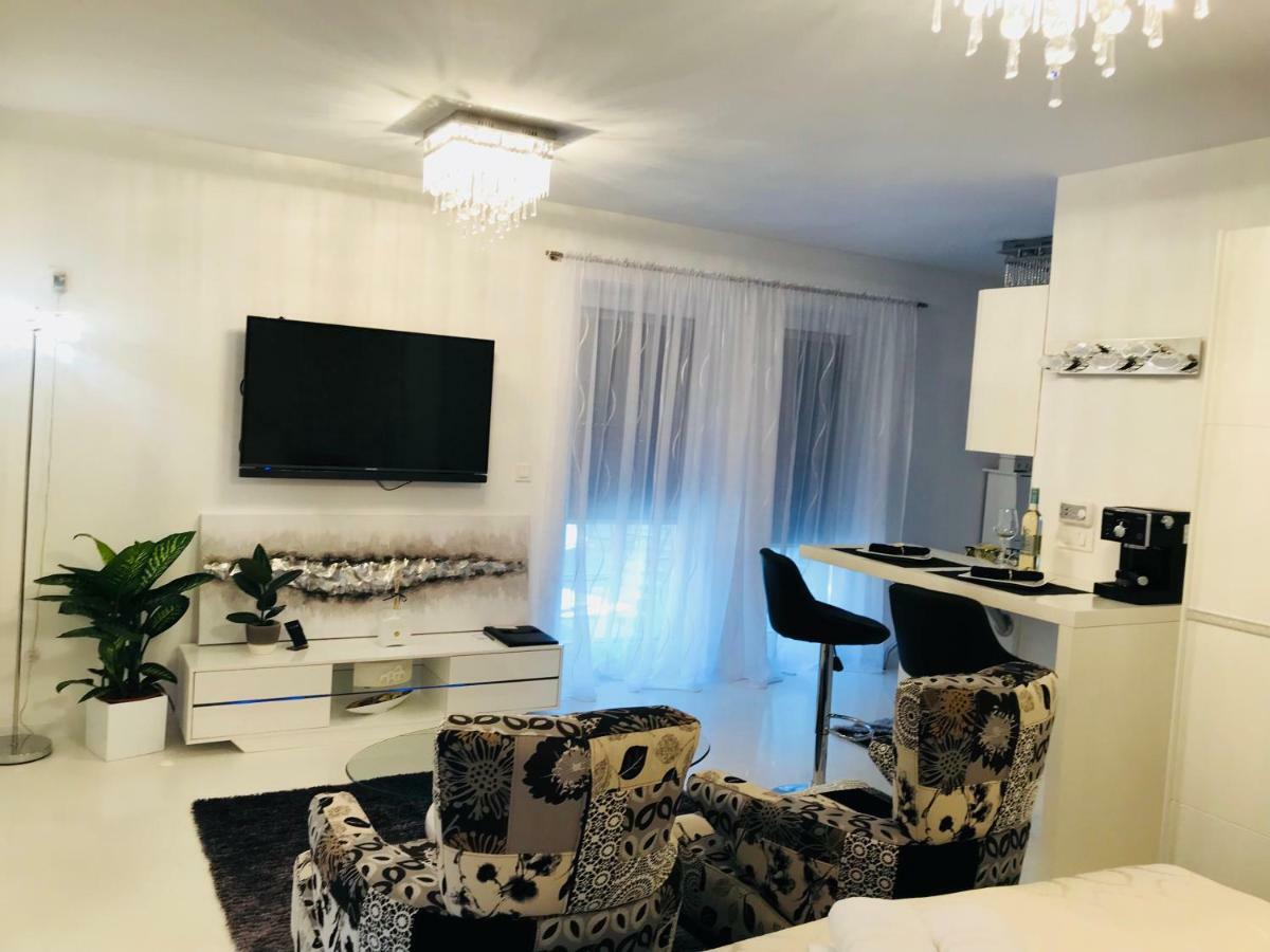 Apartmani Beril Lux โรวีน ภายนอก รูปภาพ